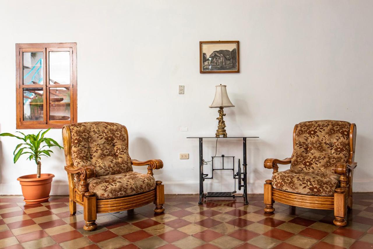 Hostal Victoria Granada Esterno foto