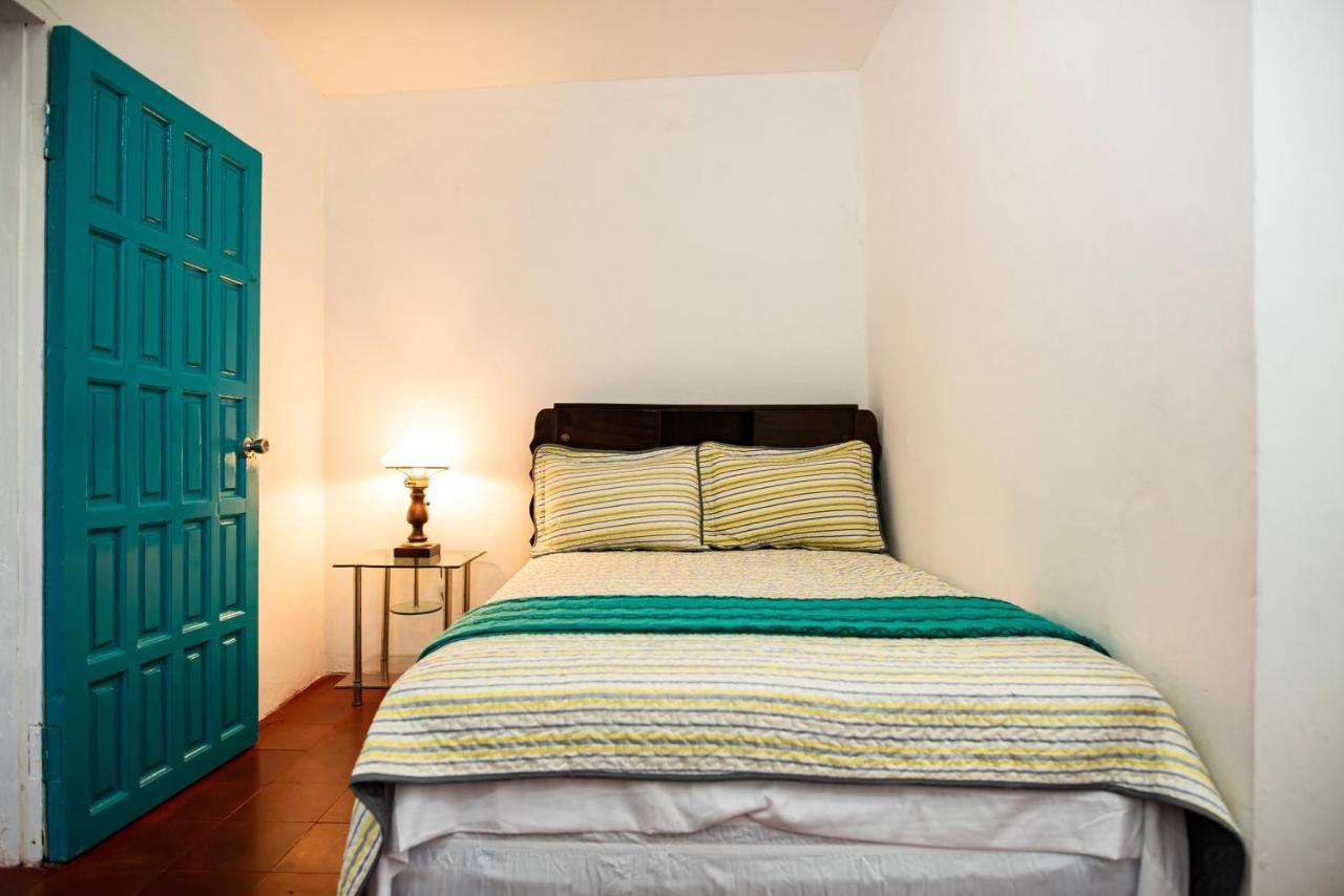 Hostal Victoria Granada Esterno foto