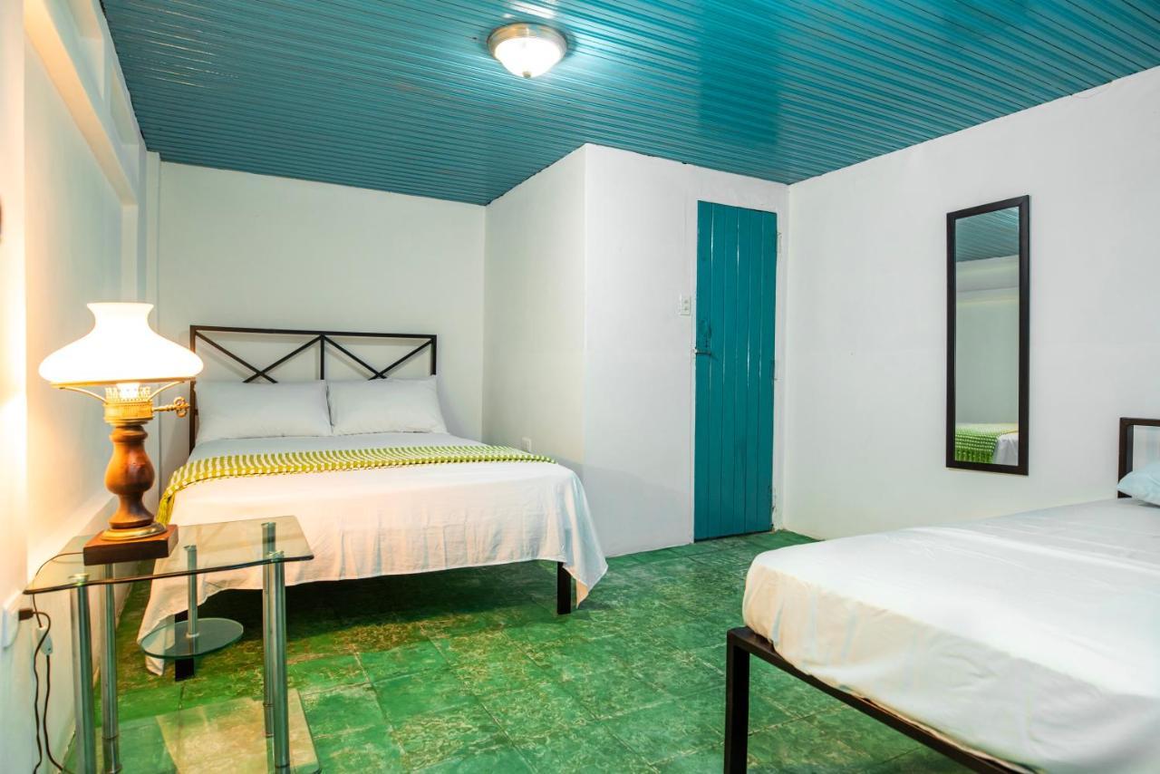 Hostal Victoria Granada Esterno foto