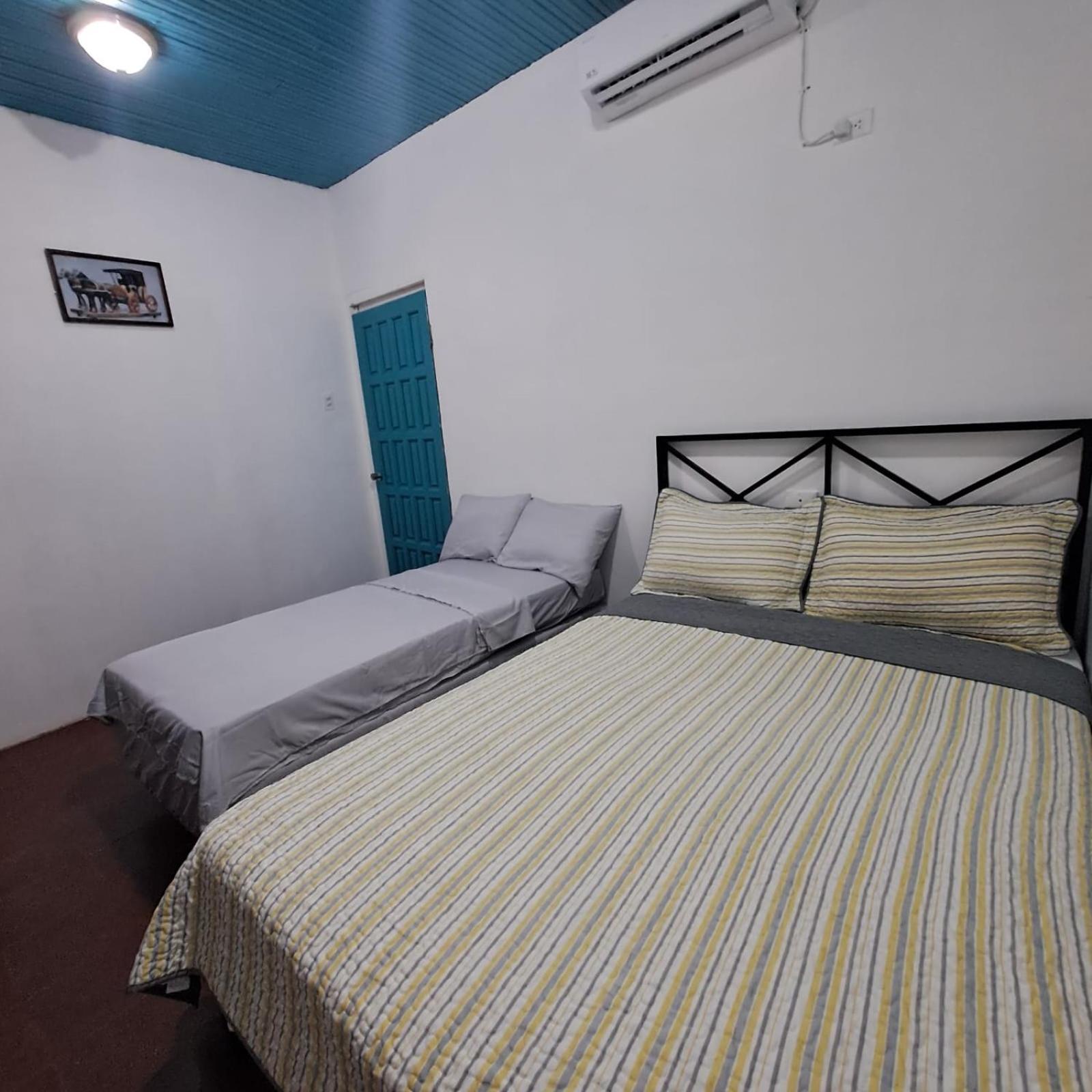 Hostal Victoria Granada Esterno foto